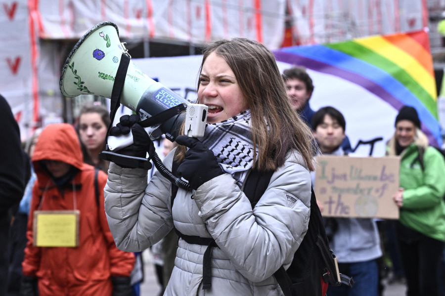 Acusan a la activista Greta Thunberg de desobediencia